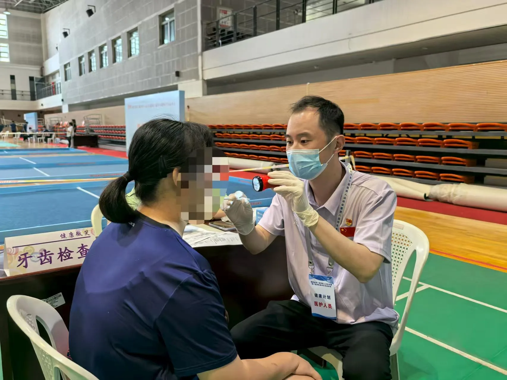 “微笑快车”驶入特奥赛场 为特奥运动员送上口腔健康关爱