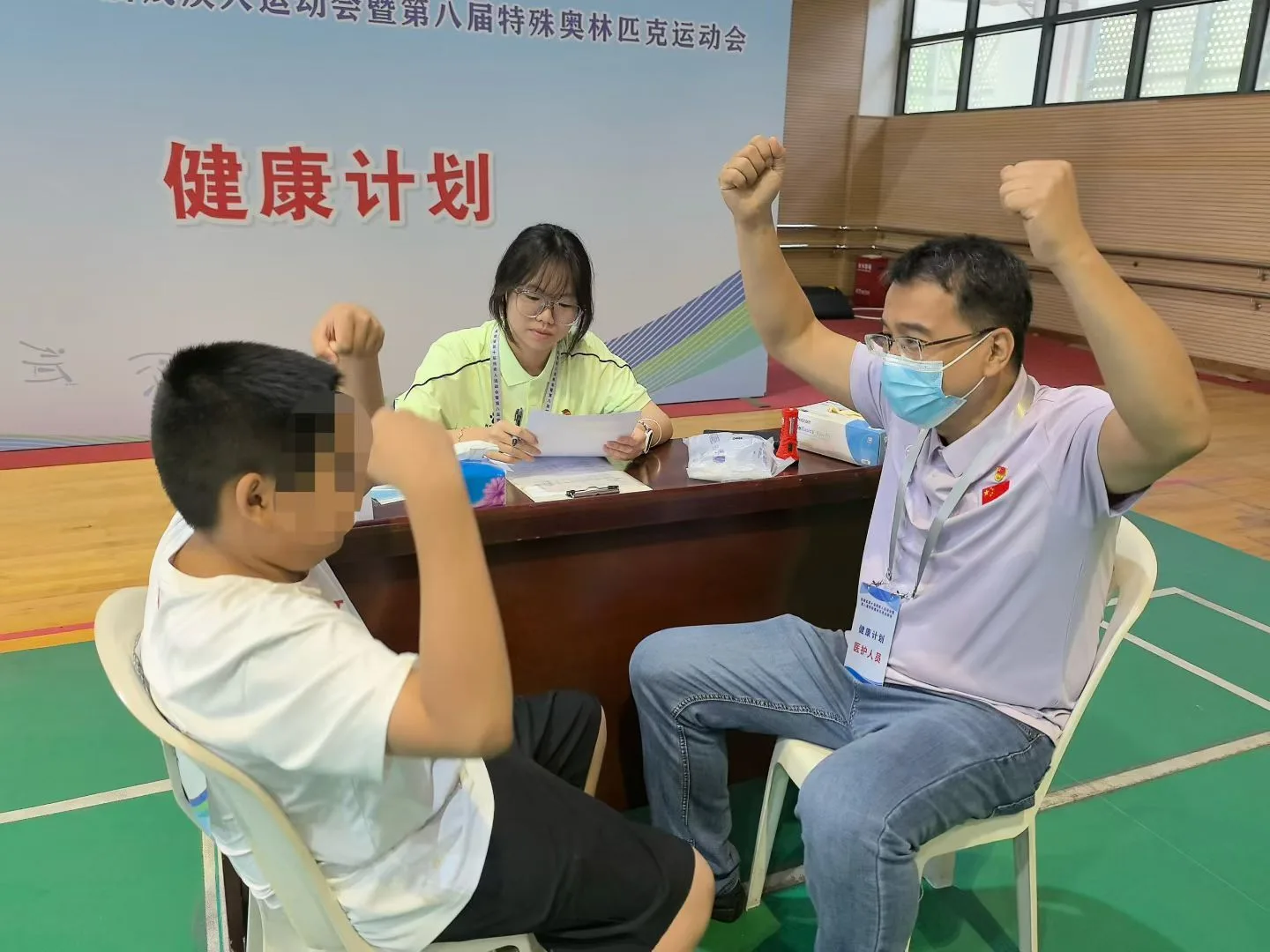“微笑快车”驶入特奥赛场 为特奥运动员送上口腔健康关爱 - 配图2