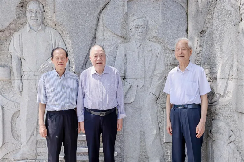 院士学长张钹返校,以AI哲思赋能附中育人新程