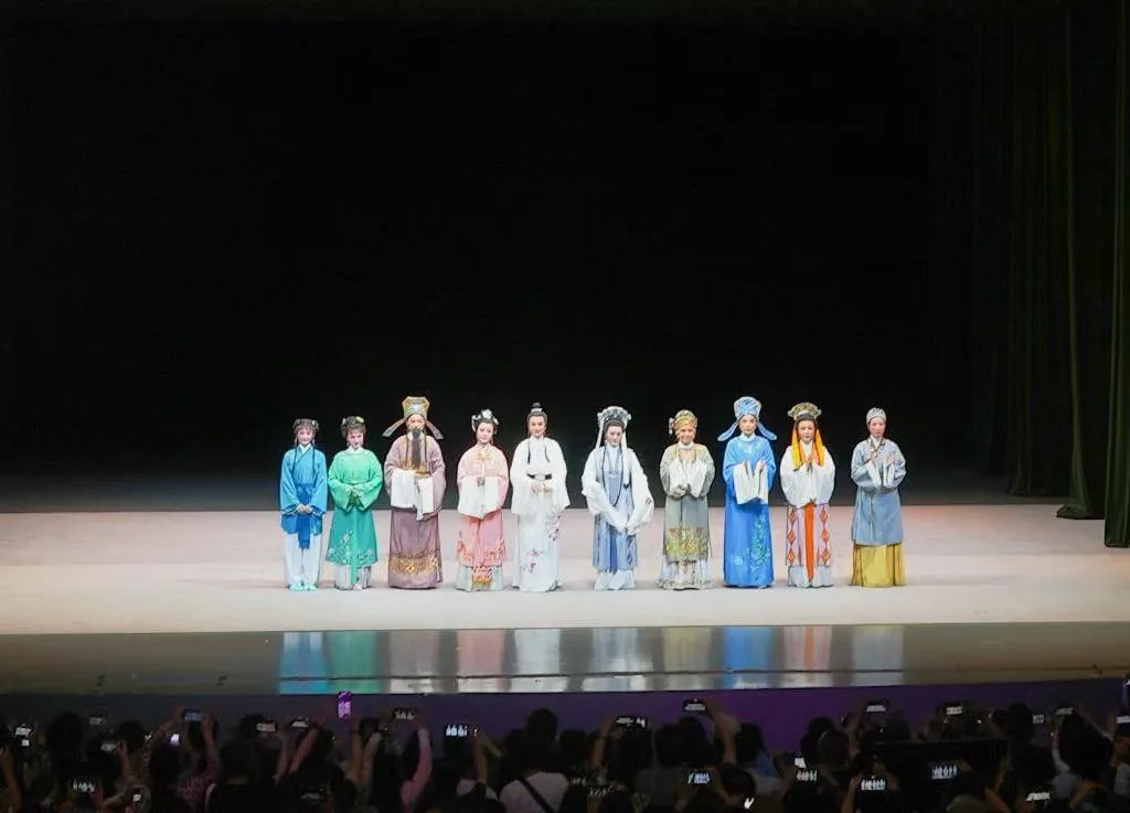 福建芳华越剧院剧目《何文秀》《玉蜻蜓》赴江苏南通首演 - 配图2