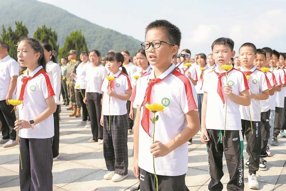 “重走长征路”徒步活动在长汀举行 社会