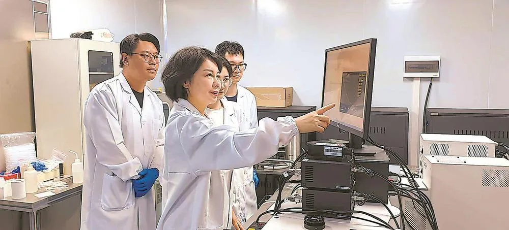 三尺讲台育英才 一线科研拓新智——基础研究人才一线生长记 社会 - 配图3