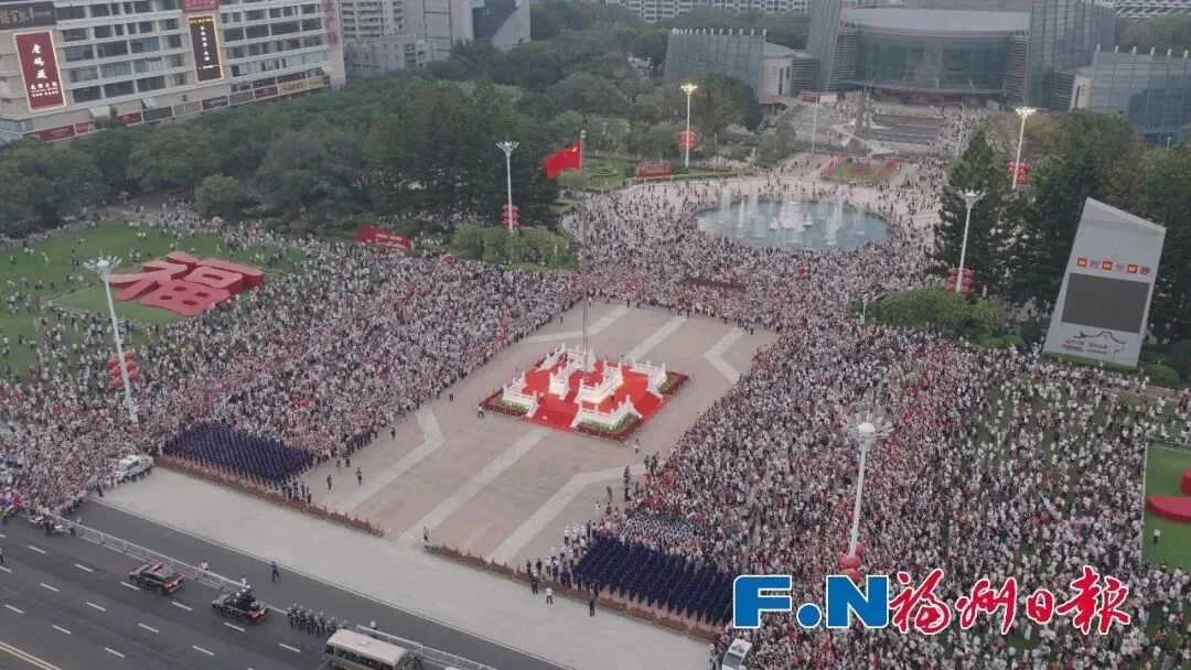 福州五一广场沸腾了!有市民彻夜等候,只为这一幕! 社会