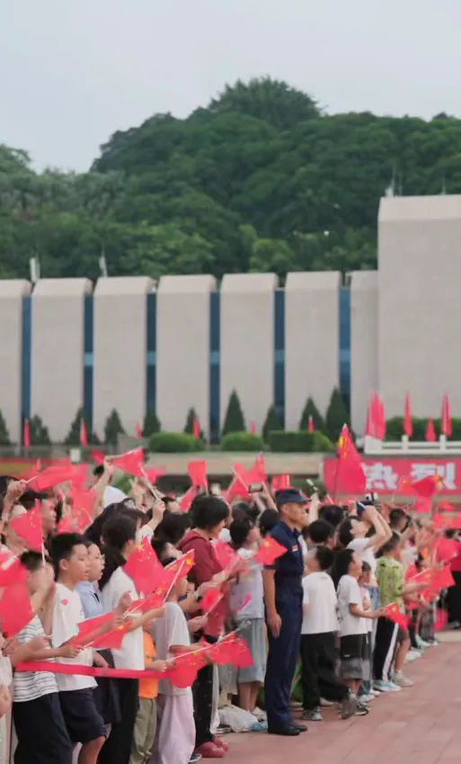 福州五一广场沸腾了!有市民彻夜等候,只为这一幕! 社会 - 配图9