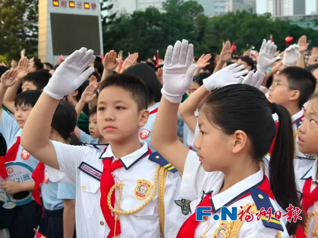 福州五一广场沸腾了!有市民彻夜等候,只为这一幕! 社会 - 配图11