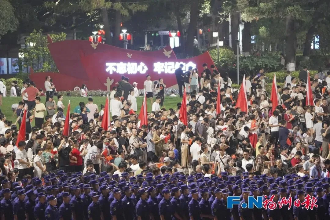 福州五一广场沸腾了!有市民彻夜等候,只为这一幕! 社会 - 配图16