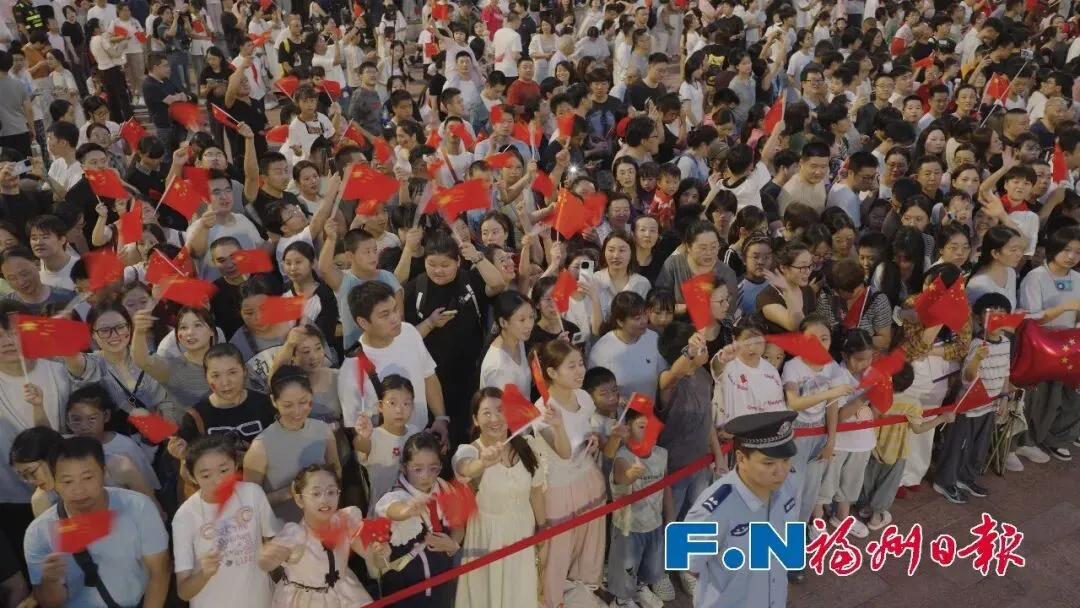 福州五一广场沸腾了!有市民彻夜等候,只为这一幕! 社会 - 配图17