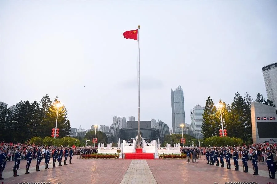 福州五一广场举行国庆升国旗仪式 - 配图2