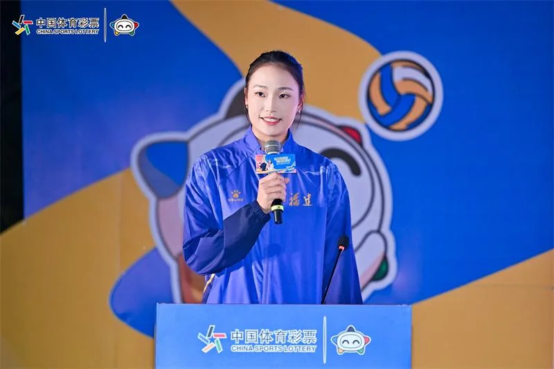 与冠军同行 福建体彩公益形象大使社区公益行走进体育中心社区 - 配图2