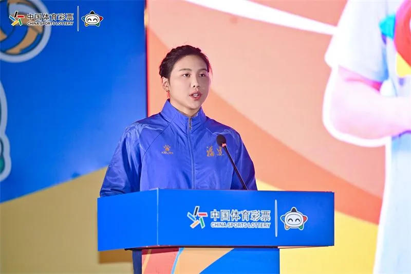 与冠军同行 福建体彩公益形象大使社区公益行走进体育中心社区 - 配图3