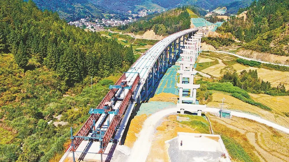 田安高速魁城大桥右幅完成架设 经济