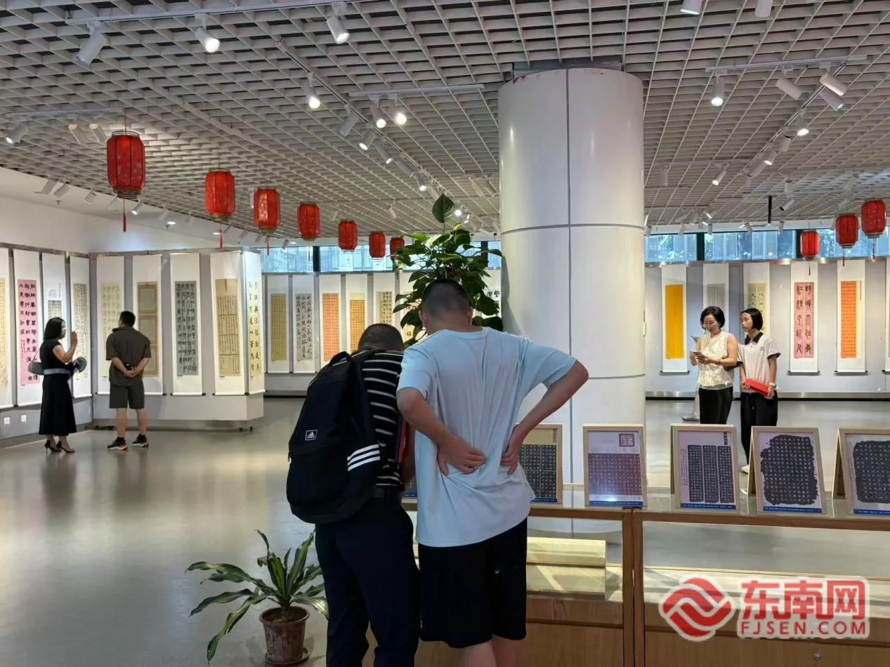 福建省第四届少儿书法百幅精品展在榕展出