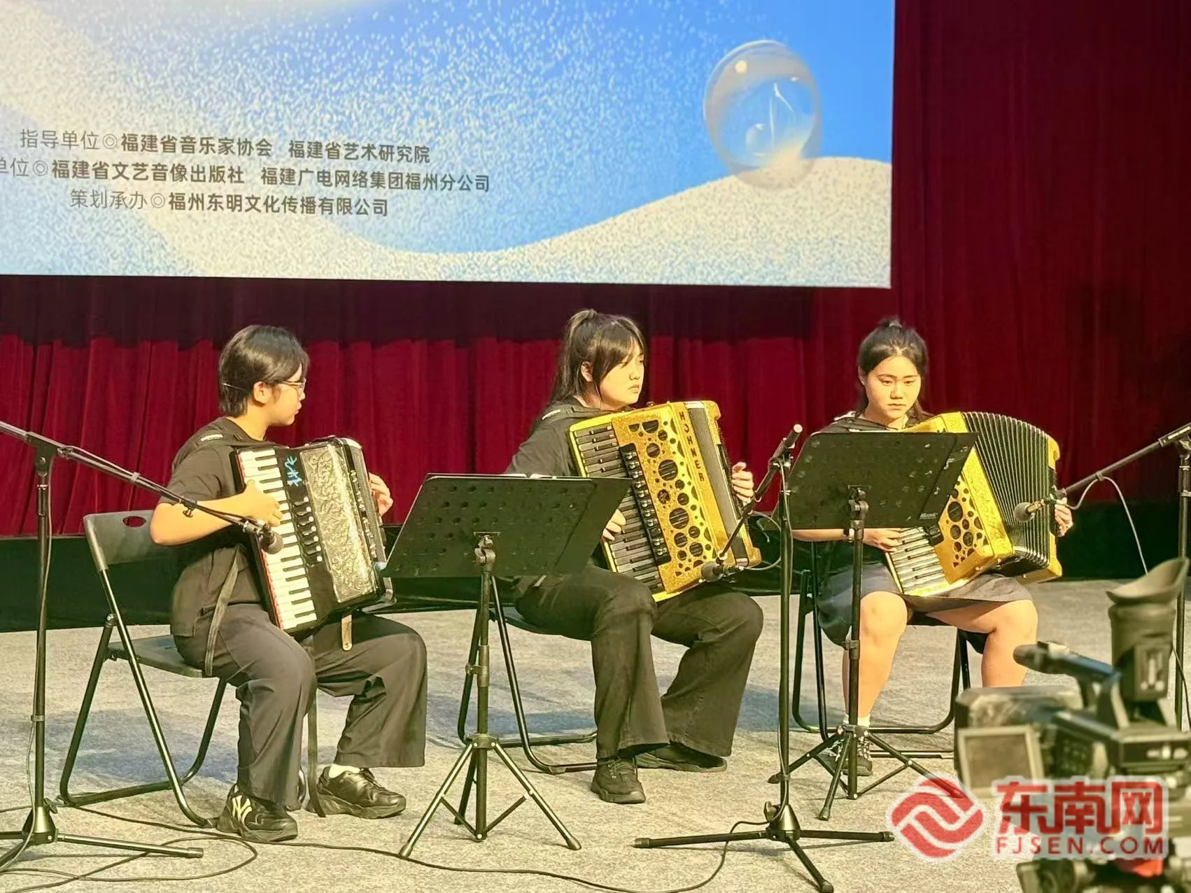 福建大剧院青少儿艺术团器乐专场音乐会在西湖影剧院奏响