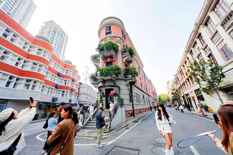  何以中国·当惊世界殊丨城市更新,留住的不只是老建筑 - 配图3