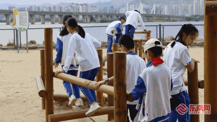 探秘湿地生态 共议友好公园 “榕城小主人”走进乌龙江公园 一米视角为公园建设建言献策