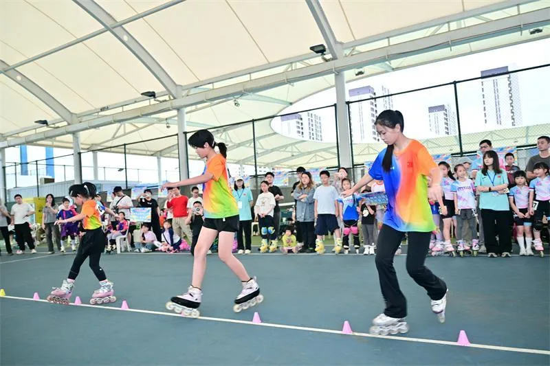 “奔跑吧·少年”福建省青少年花样滑冰挑战赛开赛