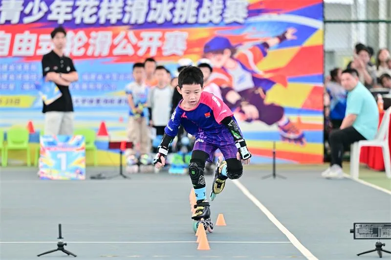 “奔跑吧·少年”福建省青少年花样滑冰挑战赛开赛 - 配图2