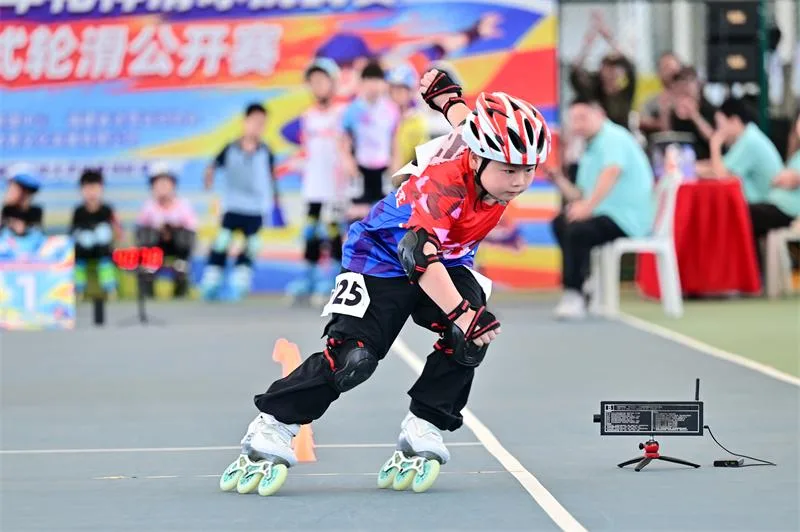 “奔跑吧·少年”福建省青少年花样滑冰挑战赛开赛 - 配图3