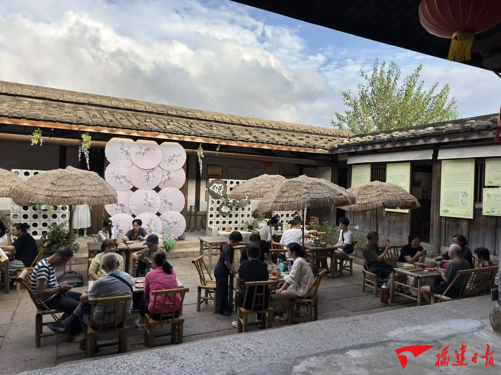 深读 | 跨界破圈,“地标”激活新消费 社会 - 配图3
