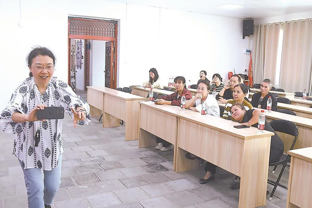 新农活： 拍、剪、播 社会