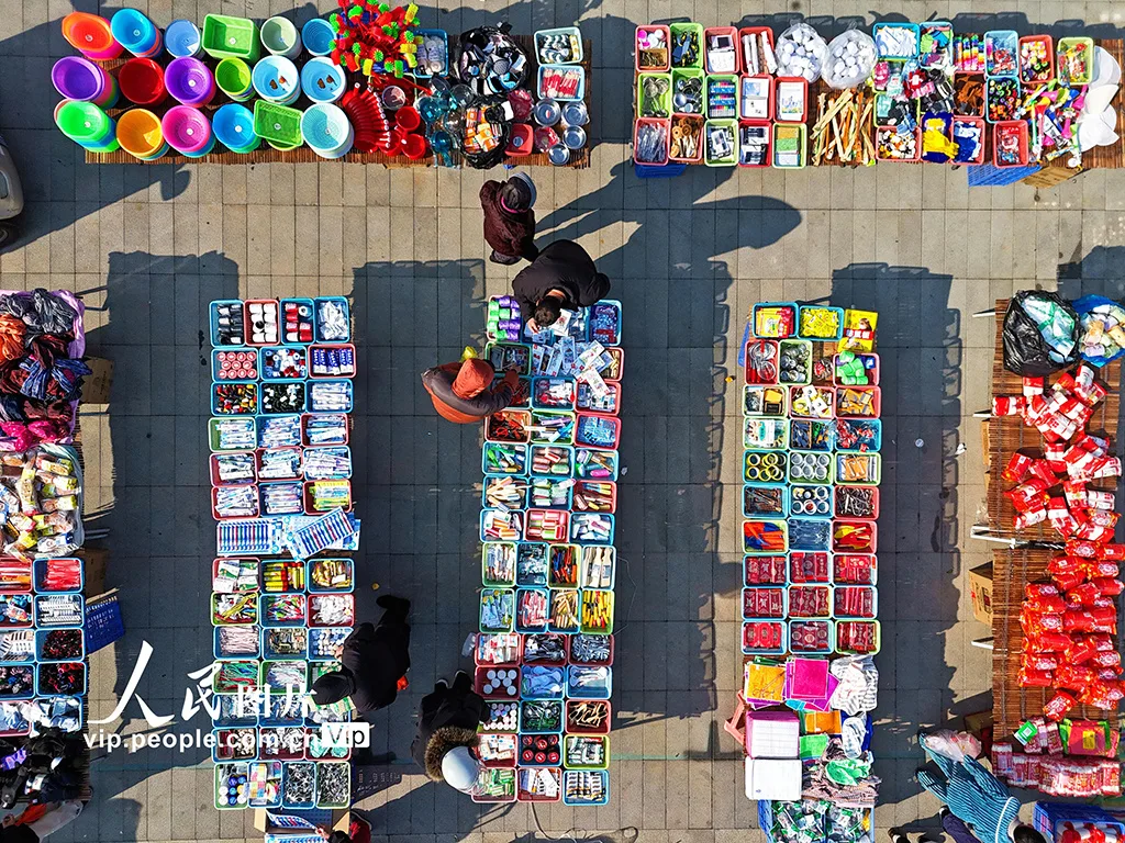江西赣江新区：周末集市年味浓