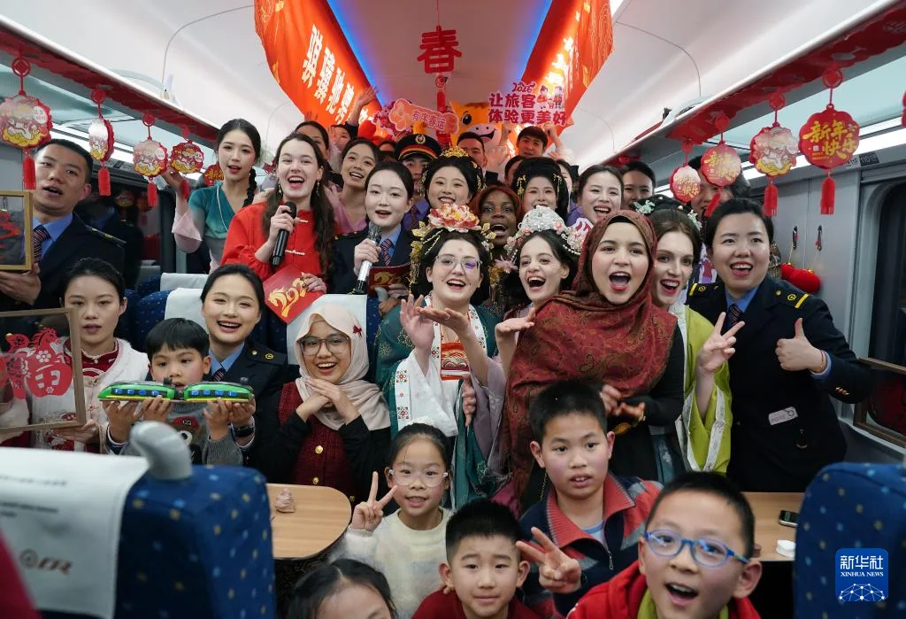 列车“春晚”温暖春运路