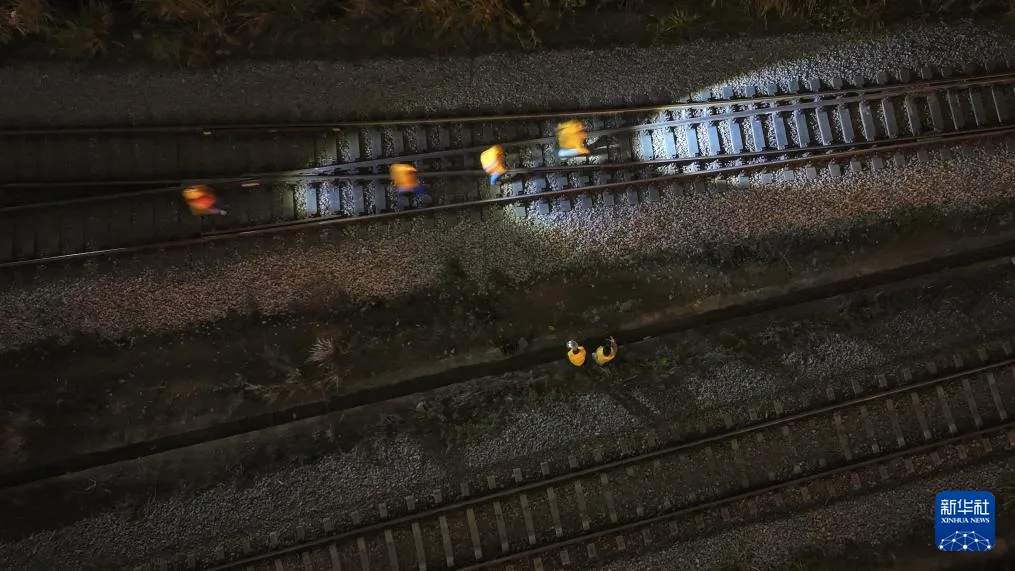 筑牢春运“安全防线”