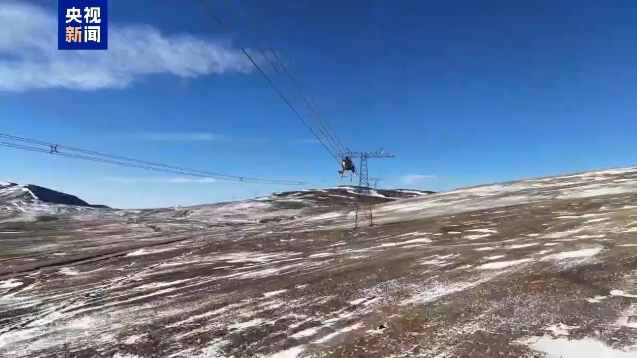 我国首次实现5000米级高海拔超高压等电位带电作业