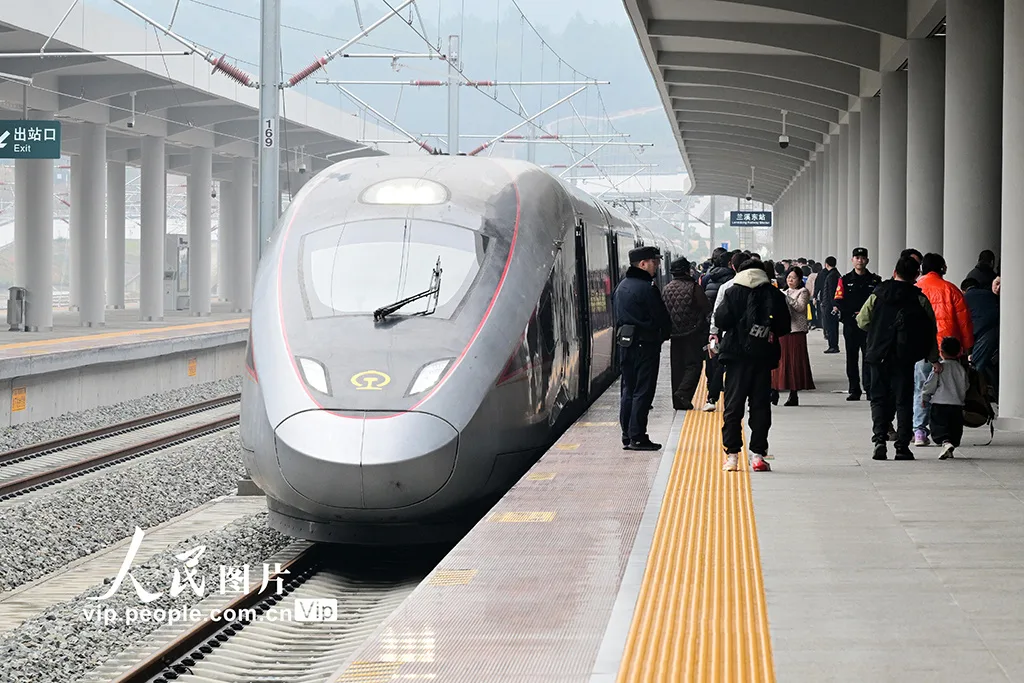 浙江：金建高铁兰建段通车运营