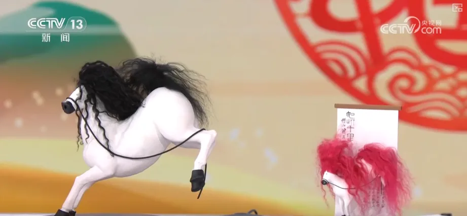 “流量担当”藏着匠心巧思 “老手艺+新创意”让马年爆款文创层出不穷