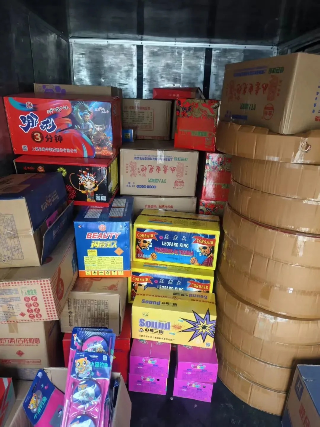 武汉查处4起非法烟花爆竹案