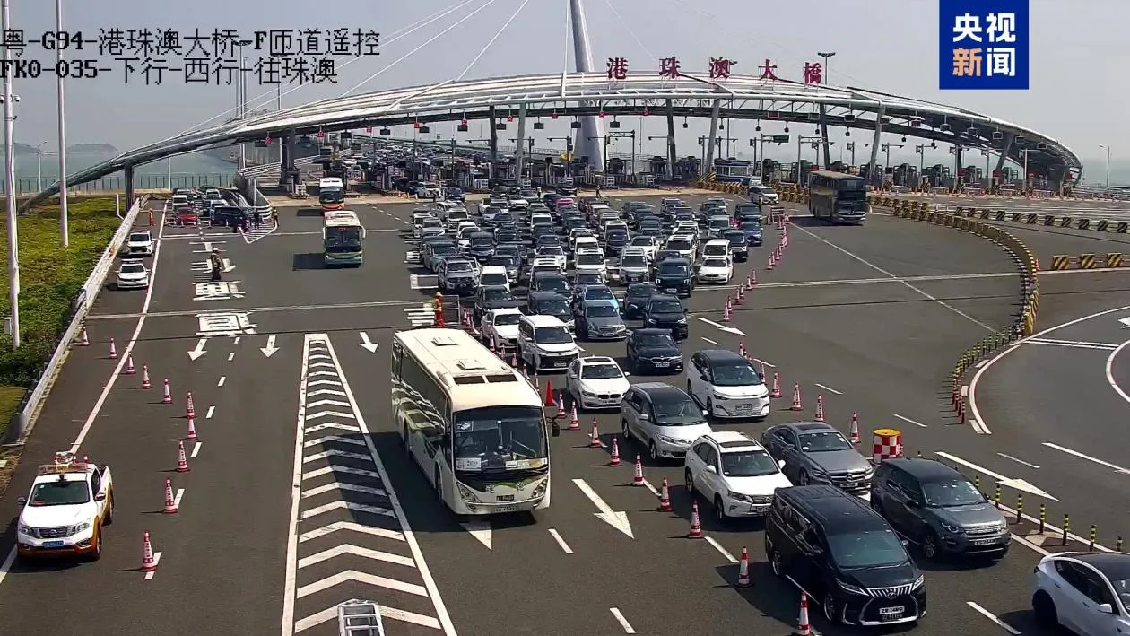 突破2.7万车次 港珠澳大桥春节单日车流量创历史新高
