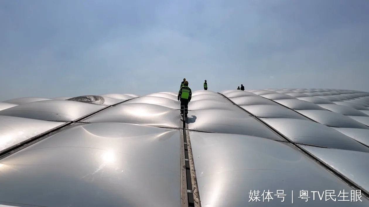 新春走基层 | 我在云端修“天面” “空中美容师”守护旅客团圆梦