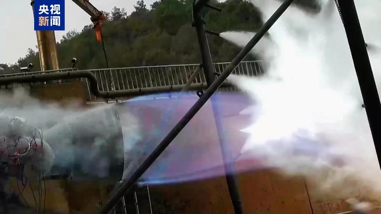 220吨级液氧甲烷火箭发动机“蓝焱”完成整机试车