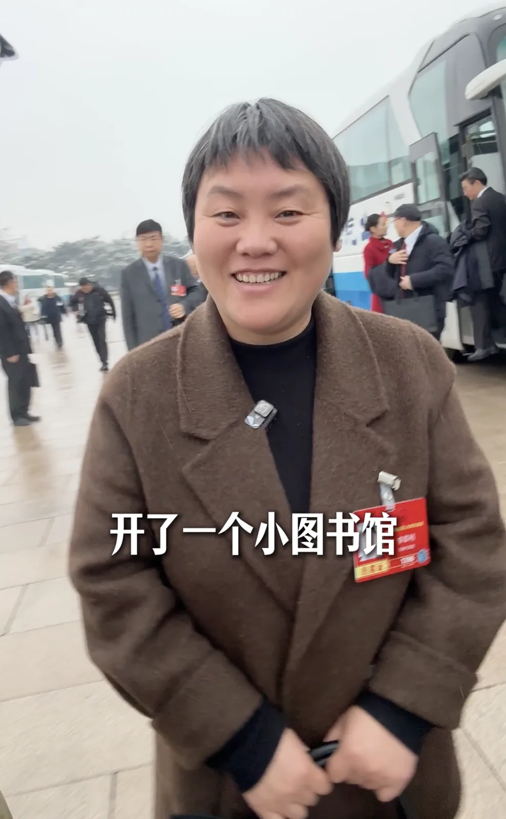 村口小卖部里的人大代表