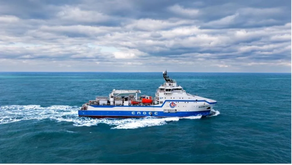 我国首艘集成式大型压裂船正式交付 提升海洋油气开发能力