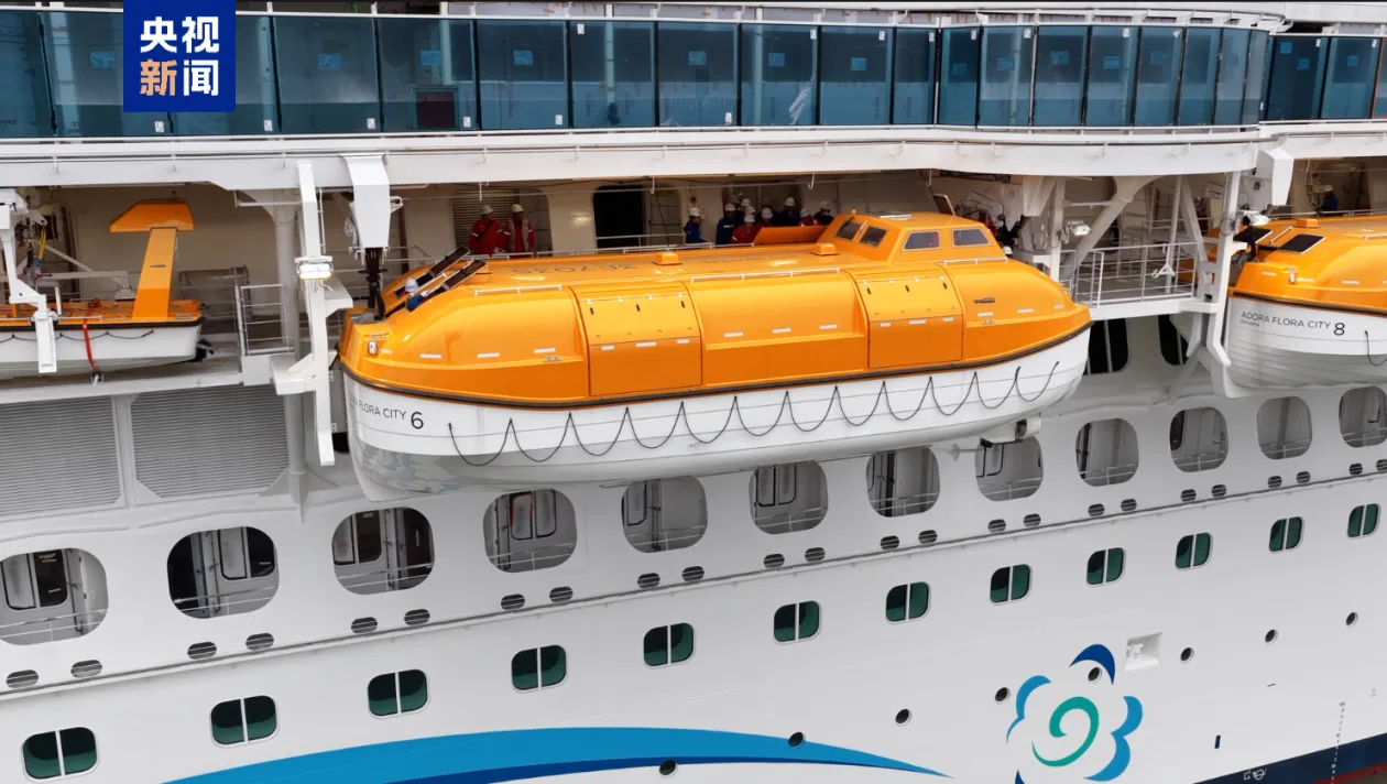 第二艘国产大邮轮今天进行救生艇脱钩试验