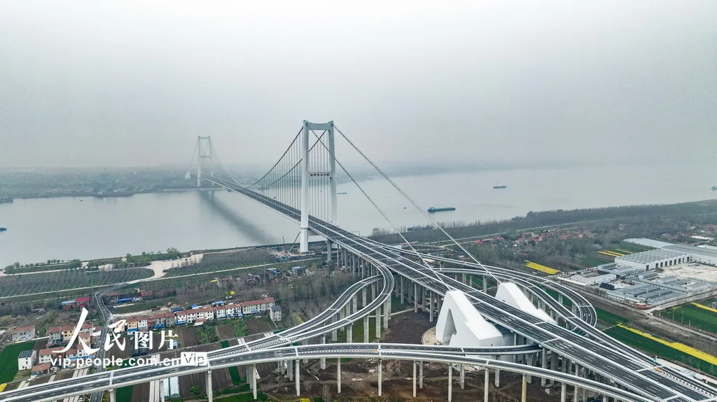 武汉：双柳长江大桥通车