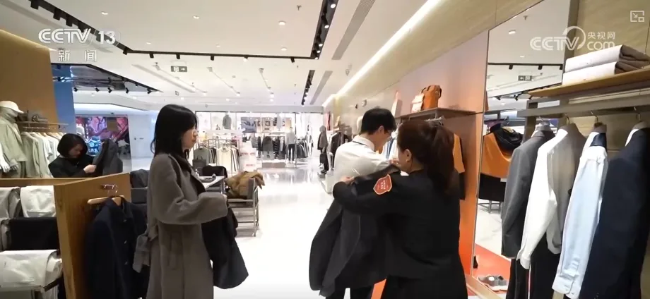 “稳健”“旺盛”“增长”“壮大” 透视关键词感知消费市场“新”动力