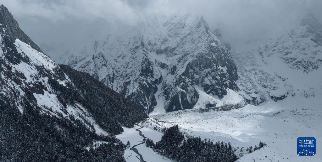 西藏林芝：感受高原三月雪