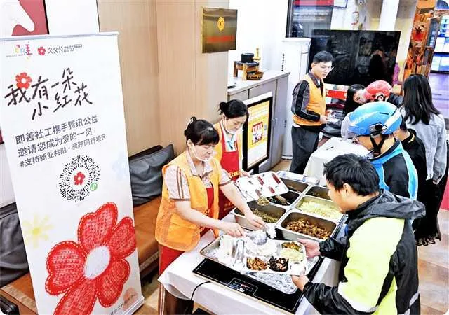 红岩周刊｜城市的善意，透过细节奔涌而来 “红色引擎”驱动志愿服务升级的重庆探索