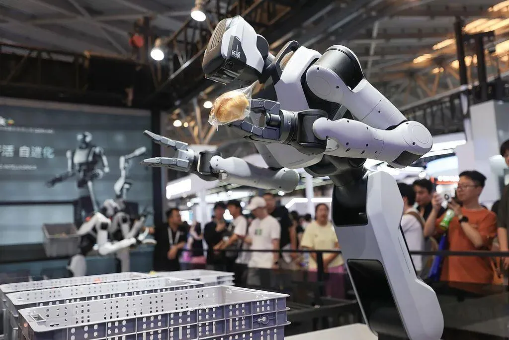 2026世界人工智能大会闭幕 预计达成超200亿元意向采购金额