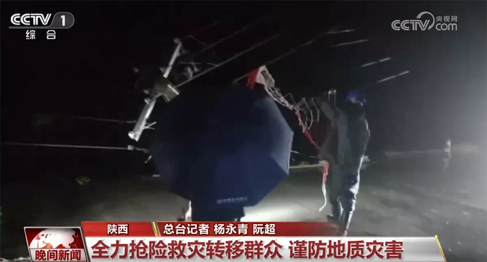 “暴雨+强对流”双预警 多地多部门全力投入抢险救灾工作