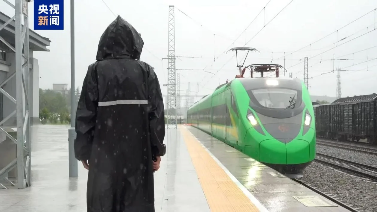 国铁西安局受降雨影响停运列车恢复开行