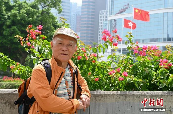 （长征胜利90周年）香港七旬老人郑镇炎重走长征路后：薪火相传，步履不停
