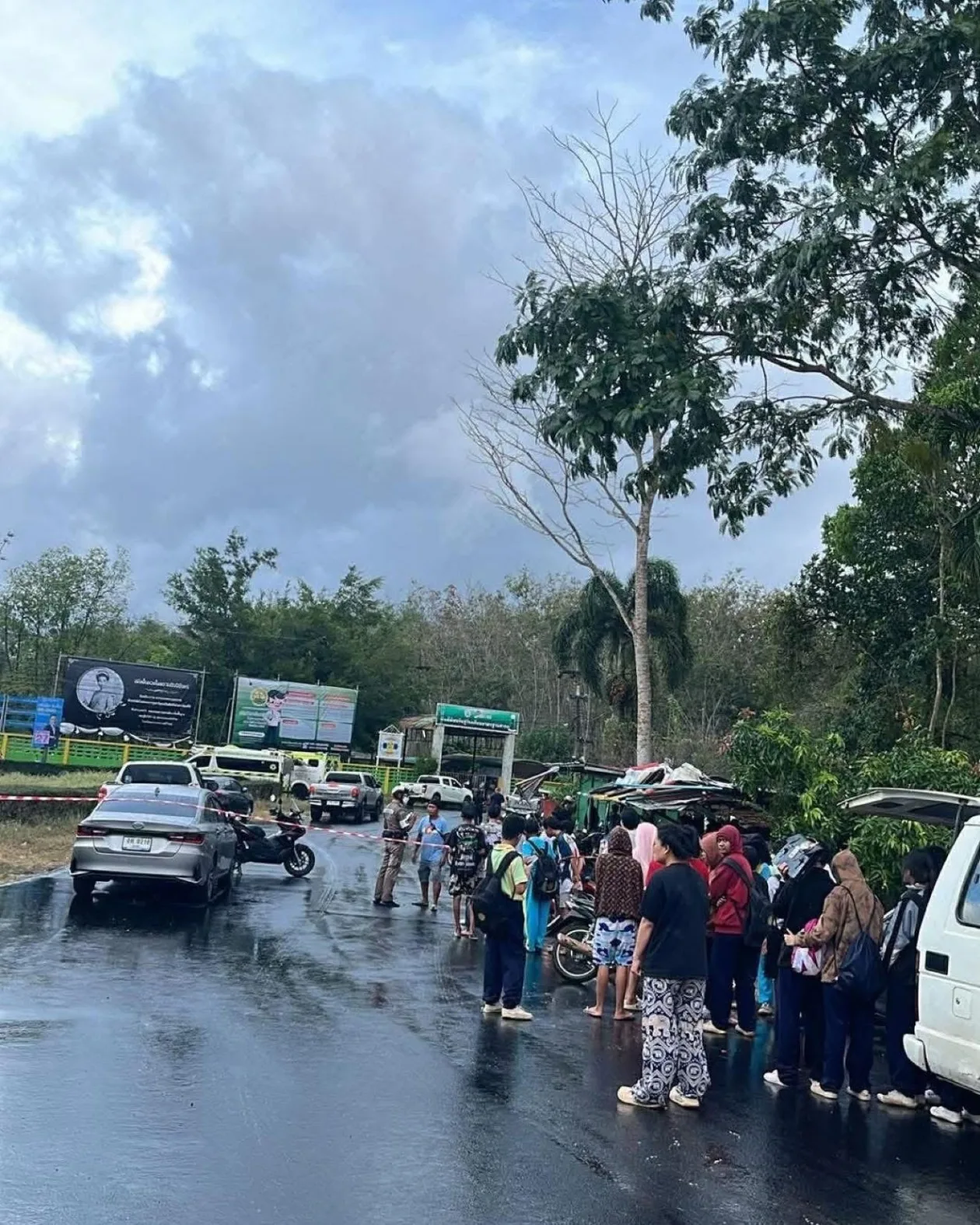 一枪手闯入泰国一所学校挟持师生，当地政府：枪手已被控制