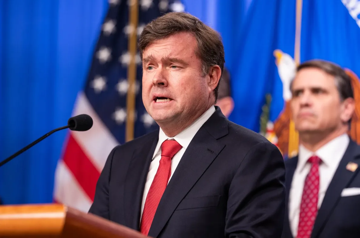 美媒爆料：因与贝森特关系紧张，美财政部一副部长或将离职