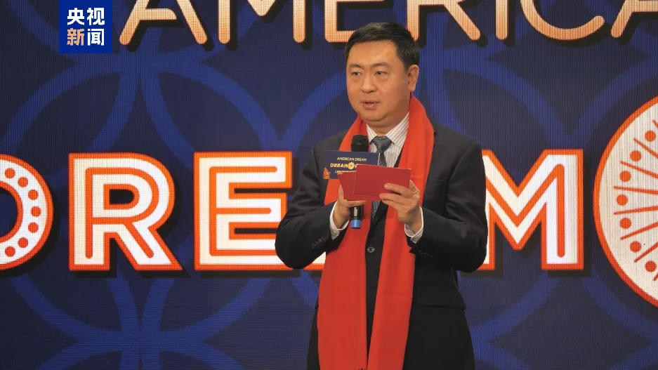 美国“梦天轮”披中国红庆马年新春 春晚助力中国文化走向世界