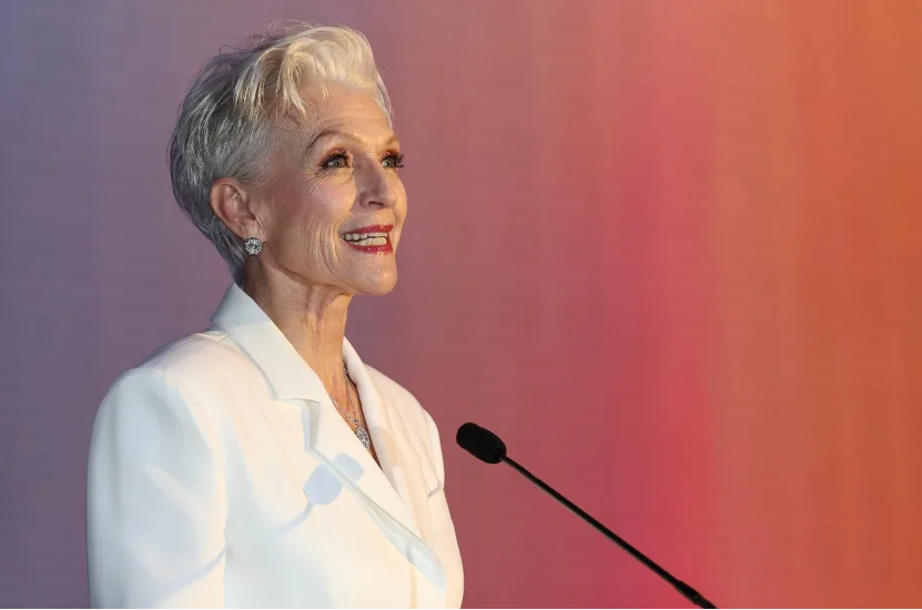 马斯克母亲发帖用中文送春节祝福：新年快乐！恭喜发财