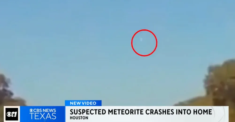 美媒：一颗流星在休斯敦地区上空解体，疑似碎片砸中当地一处民宅
